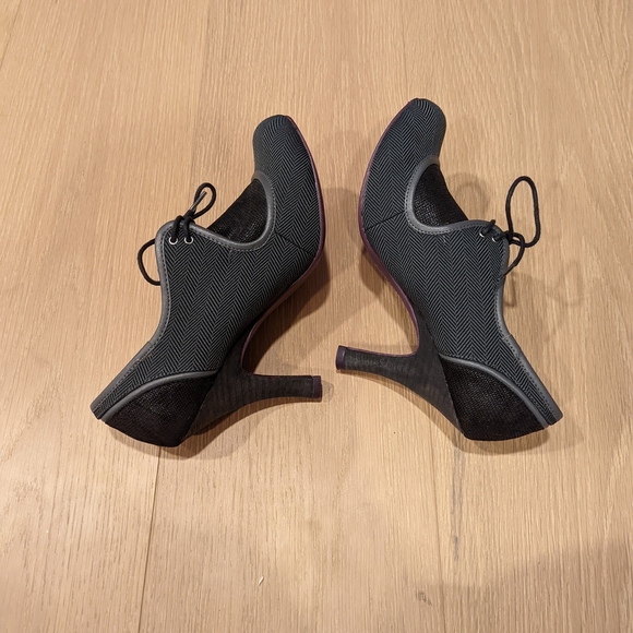 Stylish Gray Heeled Shoes - Picture 4 of 11